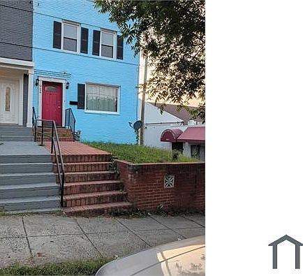 2nd image of 924 47th St NE