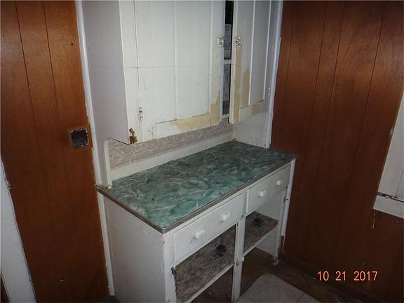 4th image of 726 Hickory St