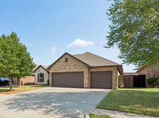 636 NE 23rd St, Moore, OK 73160