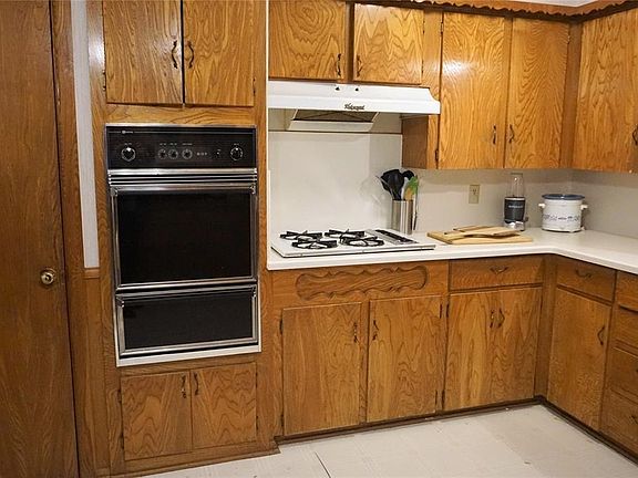 4th image of 131 W Woodbury Dr