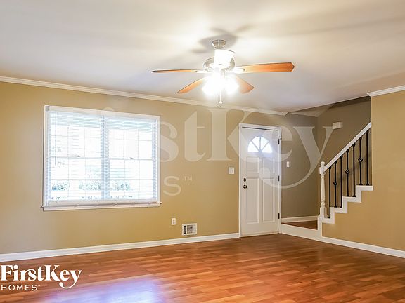 2nd image of 104 Dogwood Ct