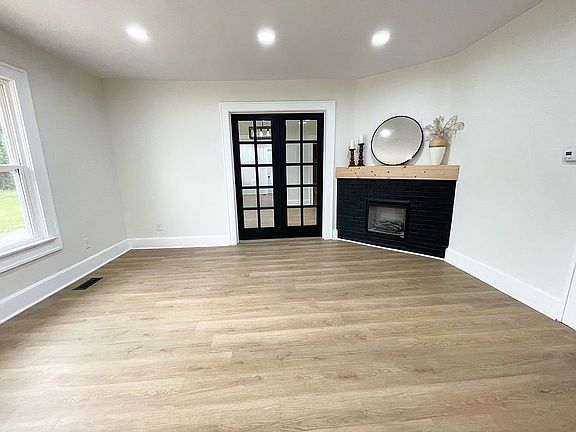 3rd image of 523 15th St