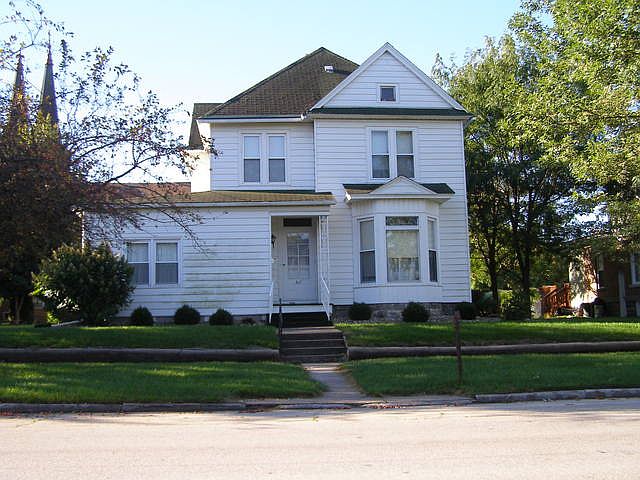 1st image of 307 W Broadway