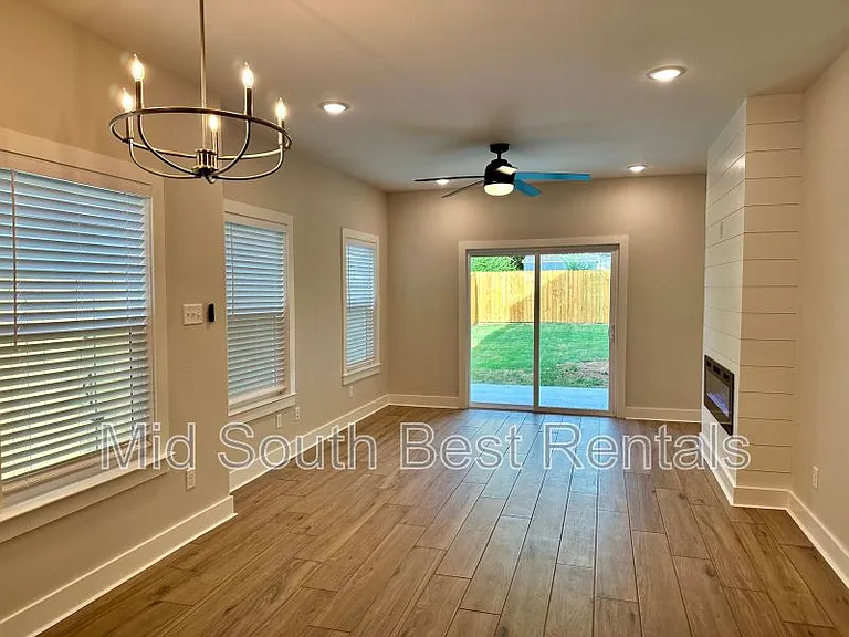 209 N Madison St — Photo 8