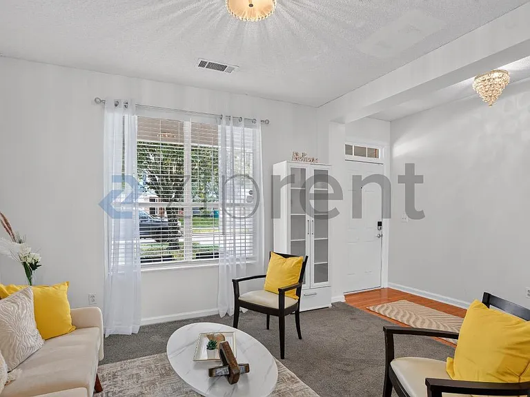 2354 Charleston Pointe SE — Photo 3