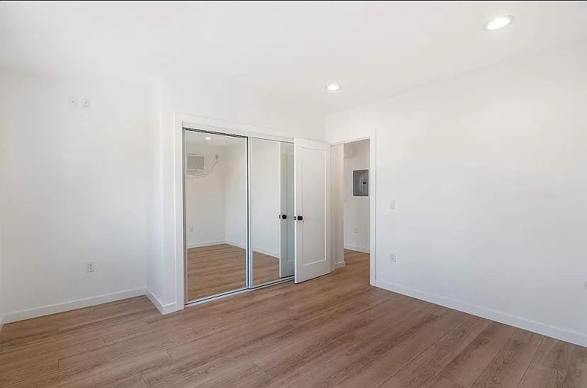 Building Photo - 1538 W 30th St #4