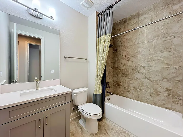 9646 Reymont St — Photo 45
