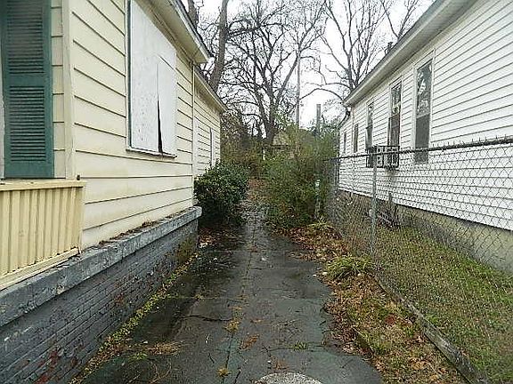3rd image of 528 E Trigg Ave