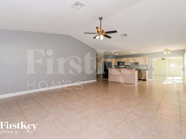 2226 NW 1st St — Photo 5