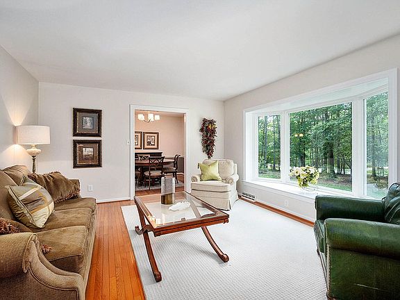 2nd image of 4111 Longwood Dr
