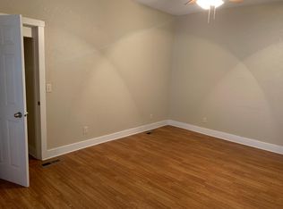 907 W 3rd St #A, Dixon, IL 61021