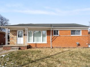 17807 N Wind Dr, Fraser, MI 48026