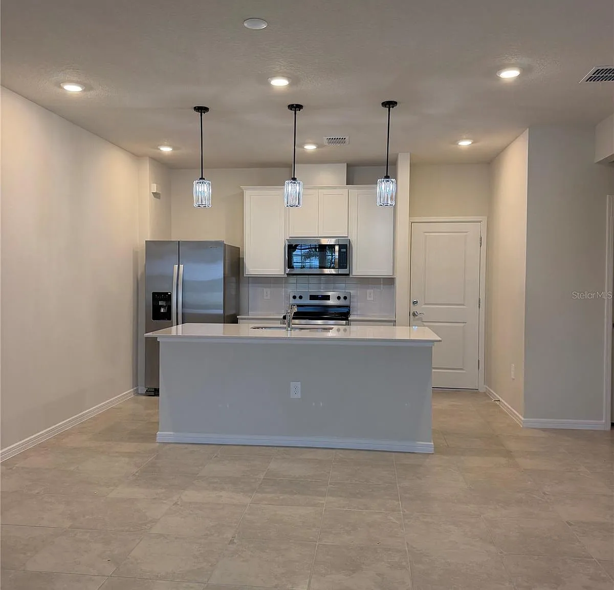 3 bed, 2.5 bath, 1553 sqft, $2,290 — Photo 2