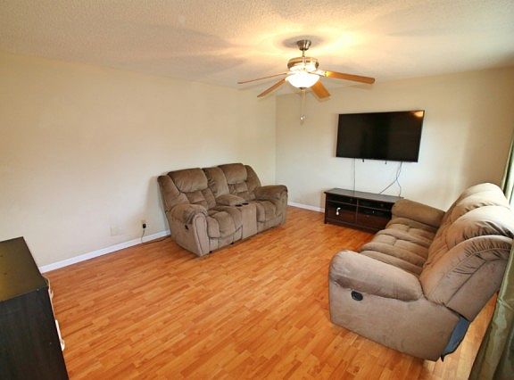 4th image of 3414 Albert Dr