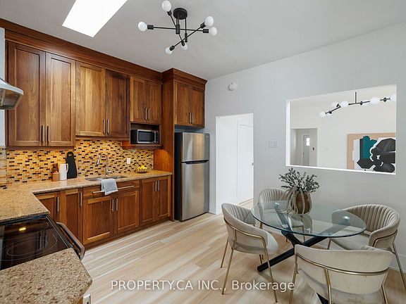 5th image of 332 Woodfield Rd