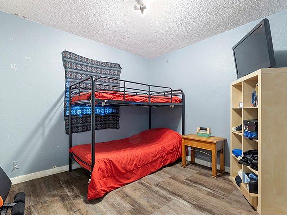 5th image of 4809 S Broadway Pl