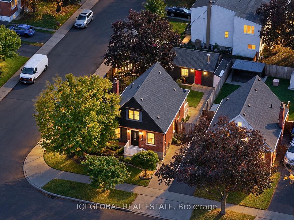 1st image of 504 Brucedale Ave E
