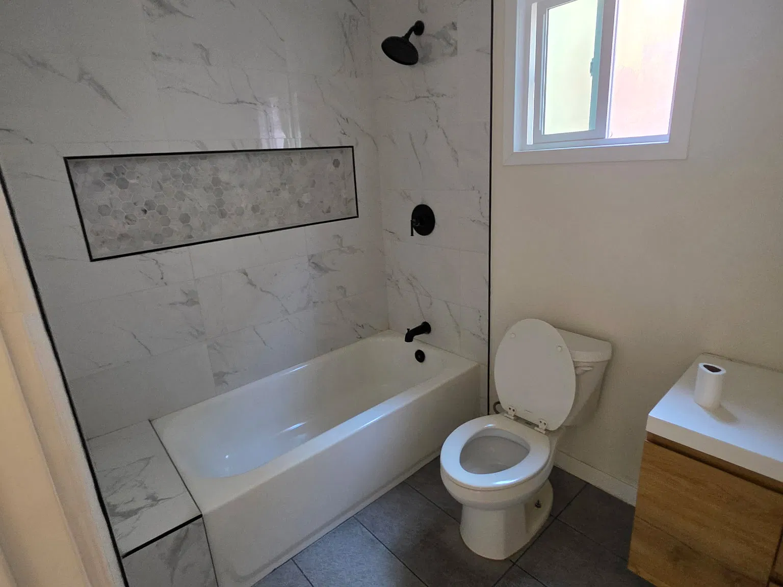 2 bed, 600 sqft, $2,700 — Photo 2