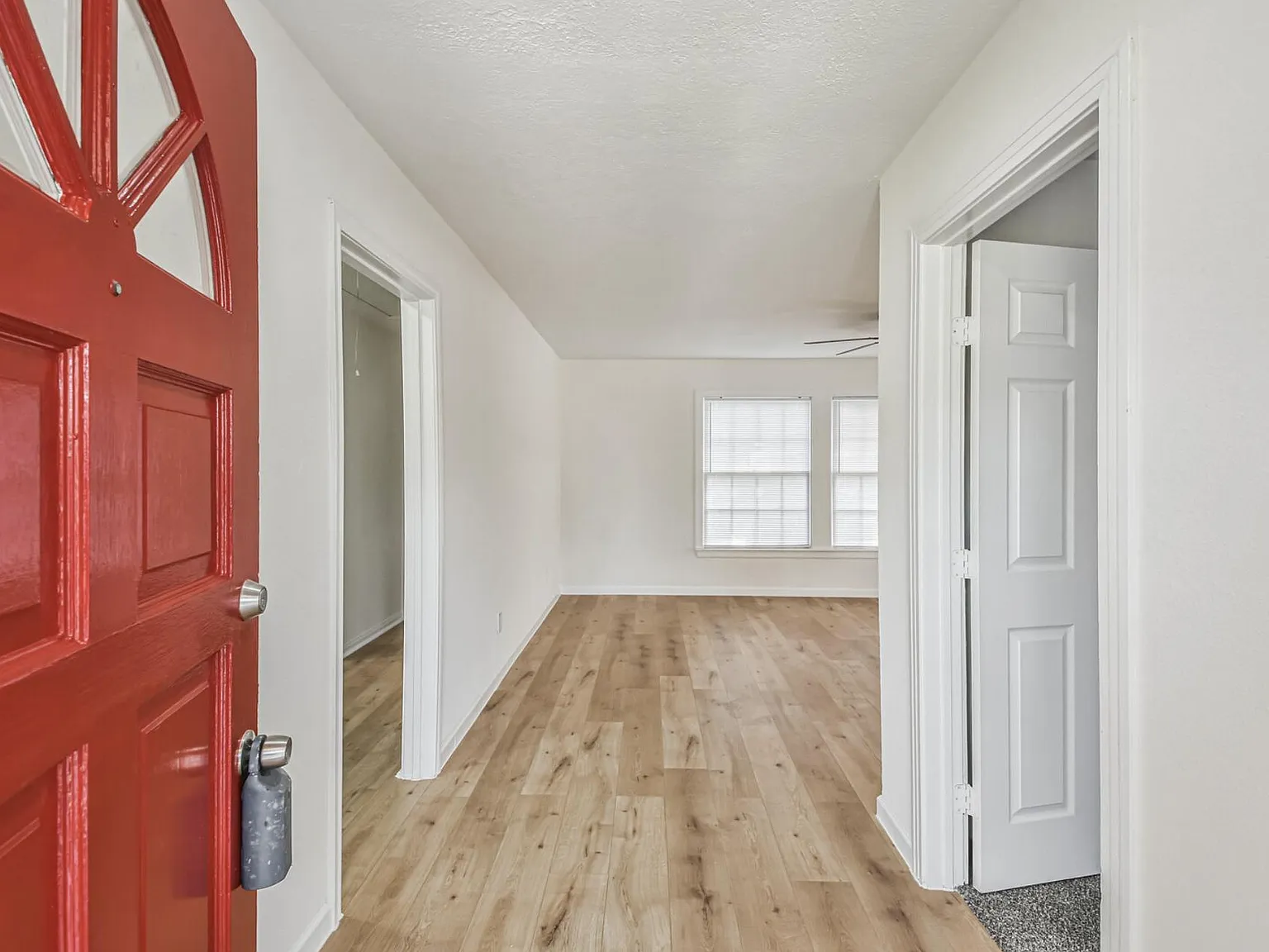3 bed, 1401 sqft, $1,749 — Photo 3