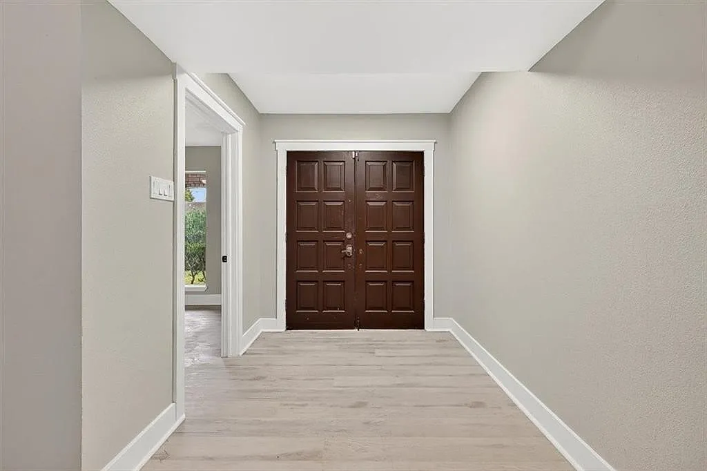 7 bed, 4.0 bath, 3601 sqft, $3,300 — Photo 3