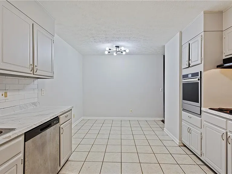 230 Kimberly Way SW — Photo 10