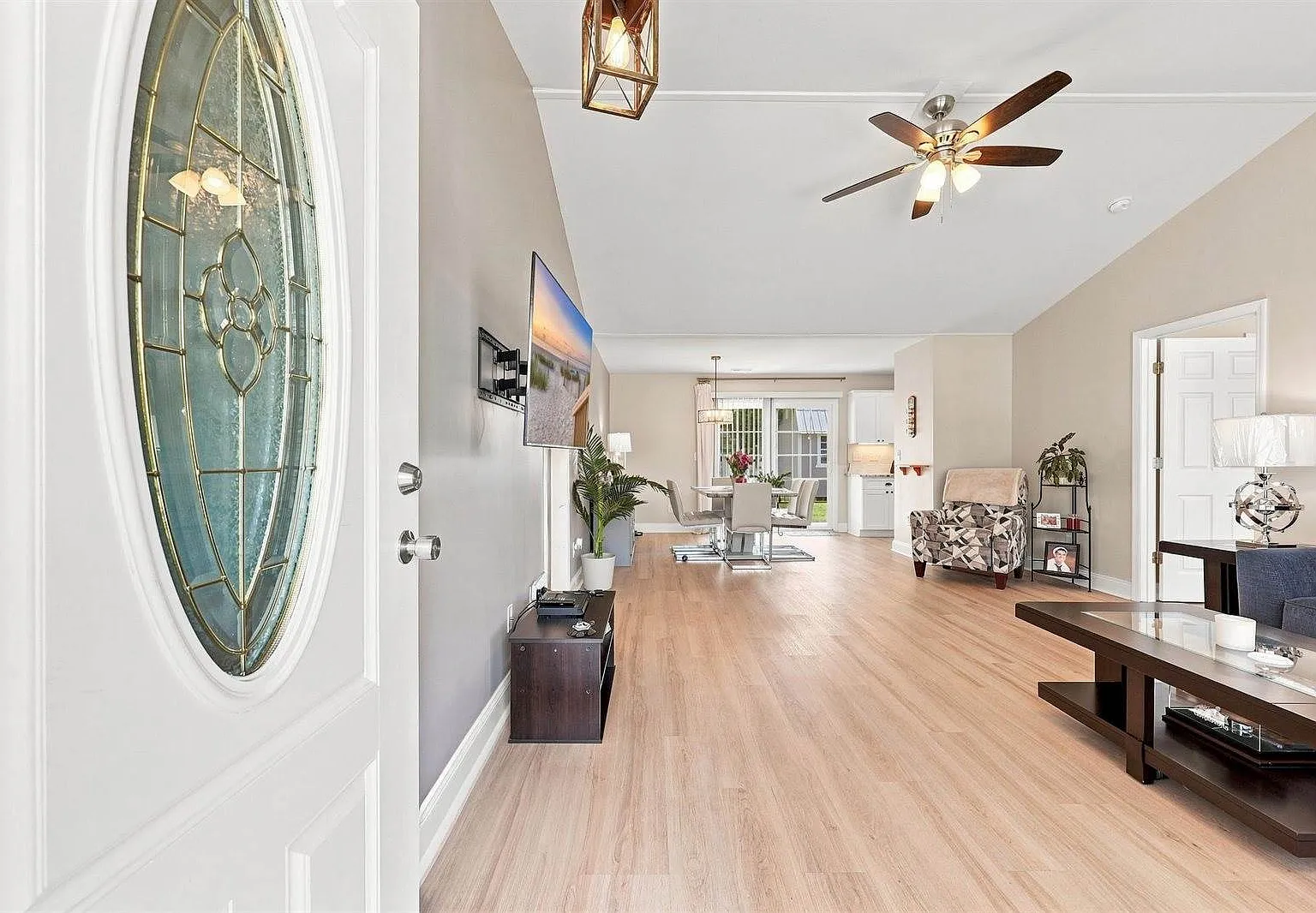 3 bed, 1375 sqft, $1,950 — Photo 2