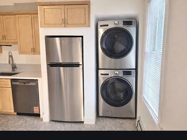 823 Saratoga St — Photo 13