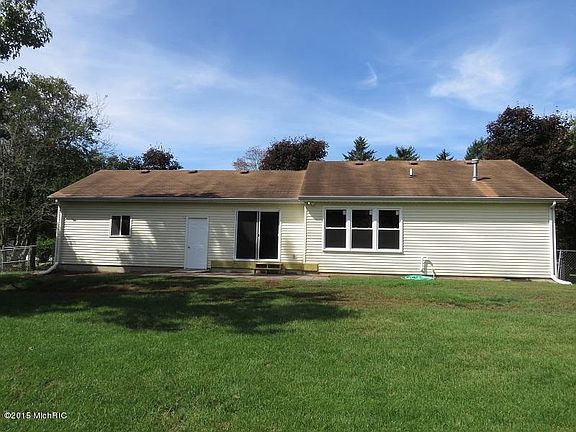 3rd image of 68095 Cherry Ln