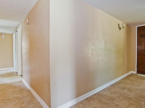 3rd image of 659 Priscilla Ln