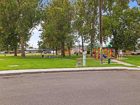 4th image of 1907 N 19th Dr