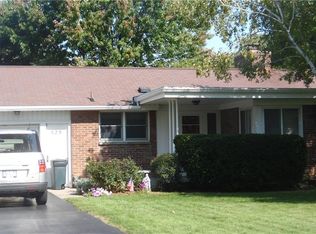 528 Fairway Dr, Lewiston, NY 14092