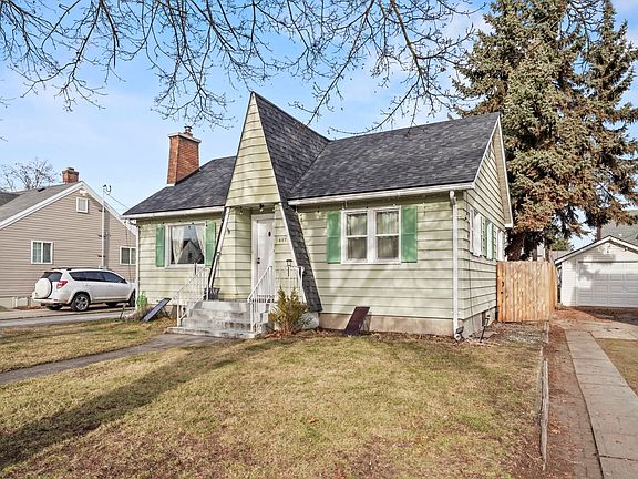 3rd image of 407 E Hoffman Ave