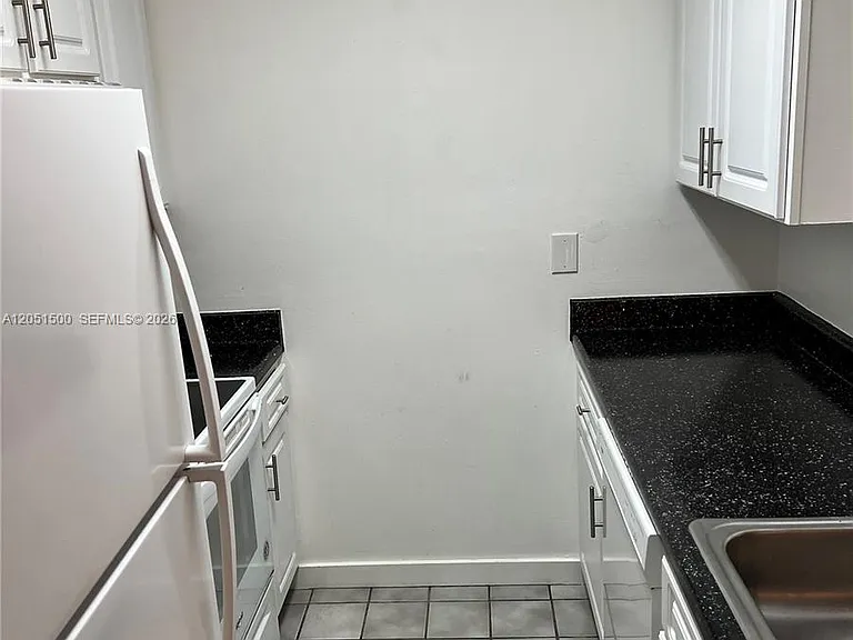 2831 N Oakland Forest Dr #210 — Photo 5