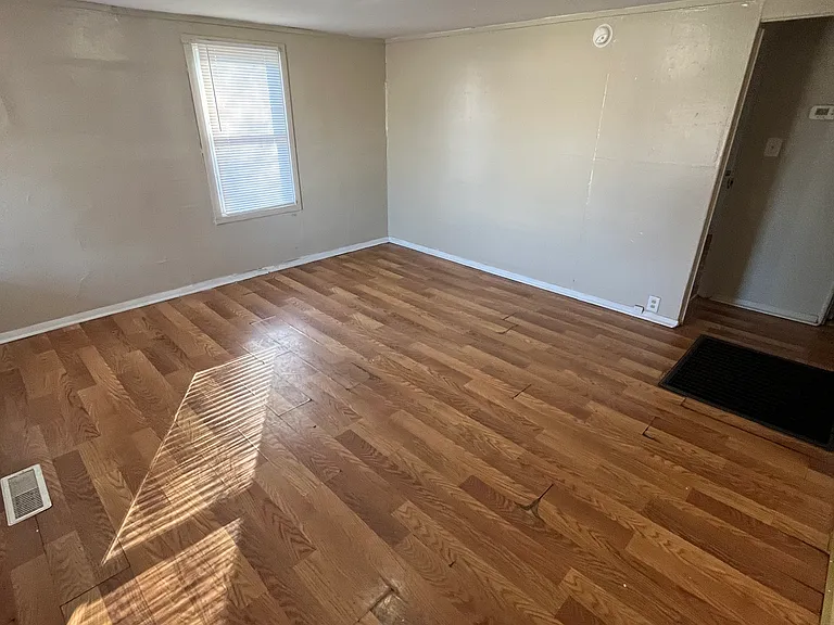 1822 Melrose Ave NW — Photo 2