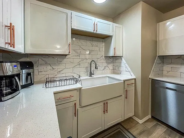 923 E Virginia Ave — Photo 12
