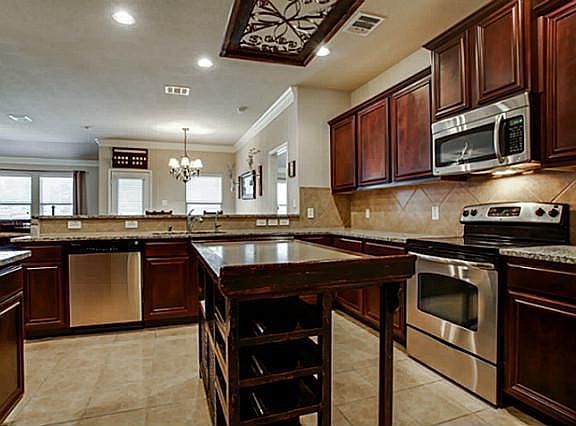 4th image of 2201 Jocelyn Way