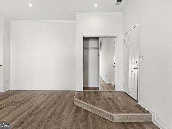 4th image of 40 Greystone Ct APT I