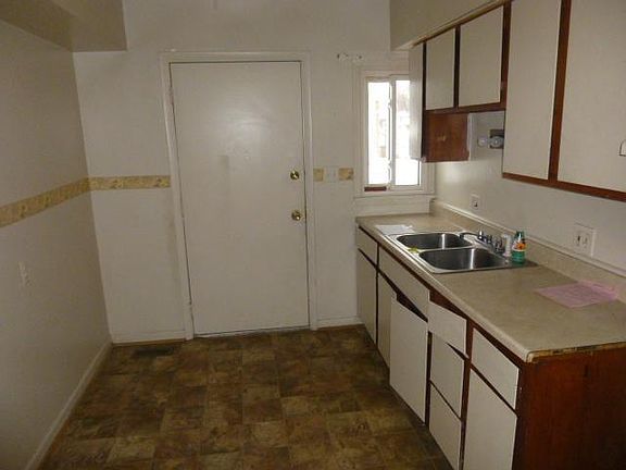 4th image of 495 Jefferson St