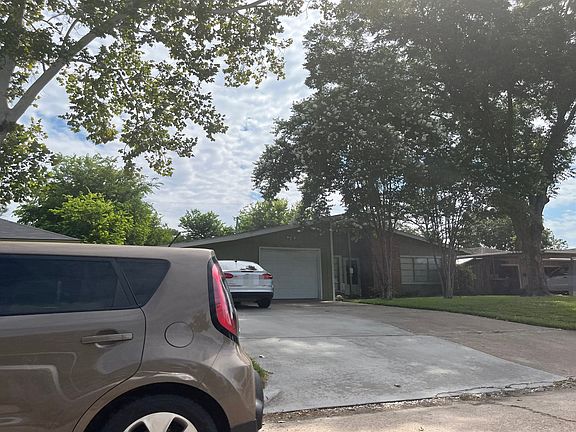 3rd image of 5826 Black Oak Dr