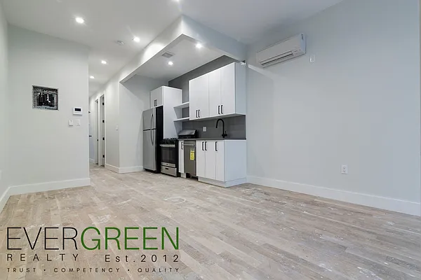 Rented by Evergreen Apartments BK | media 19