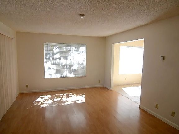 3rd image of 6928 Jarvis Ave