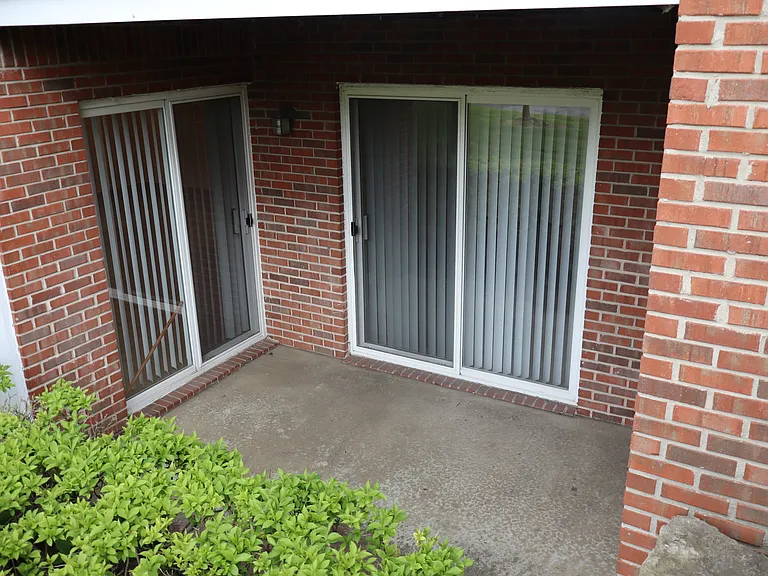 4580 Berkshire Dr — Photo 3