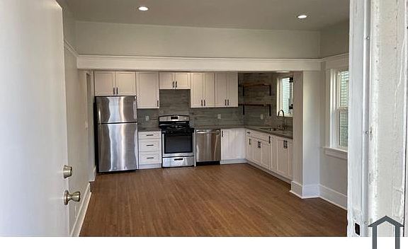 3rd image of 961 W 42nd St #961