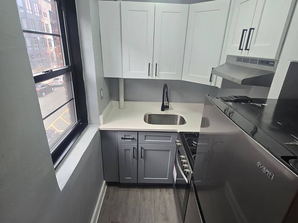 1st image of 55 Belgrove Dr #3