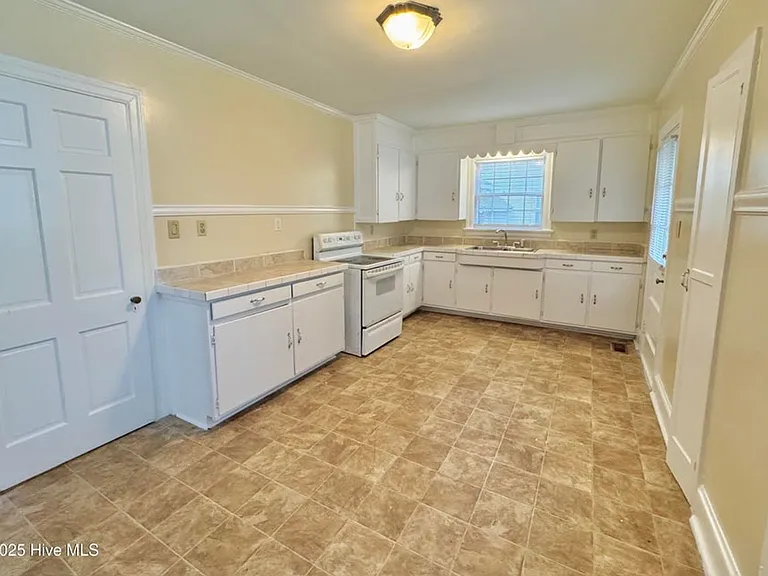 306 Wilson Ave — Photo 7