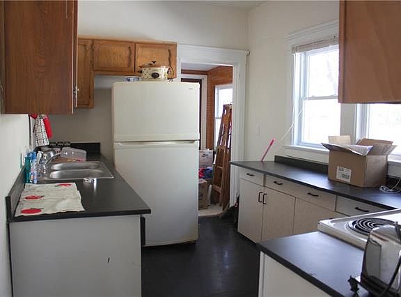 4th image of 4152 Troost Ave