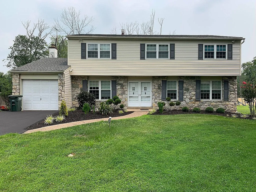 41 Kingsclere Dr photo 1
