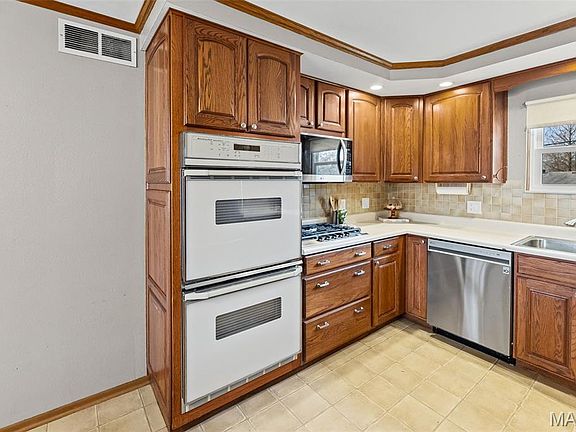 5th image of 118 Whispering Oaks Dr