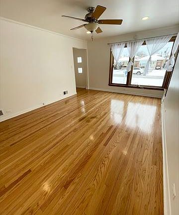 3rd image of 7404 N Oconto Ave