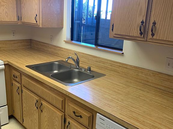 5th image of 2240 Cambridge Ave #2240STUD